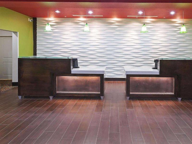 La Quinta By Wyndham Pearsall Bagian luar foto