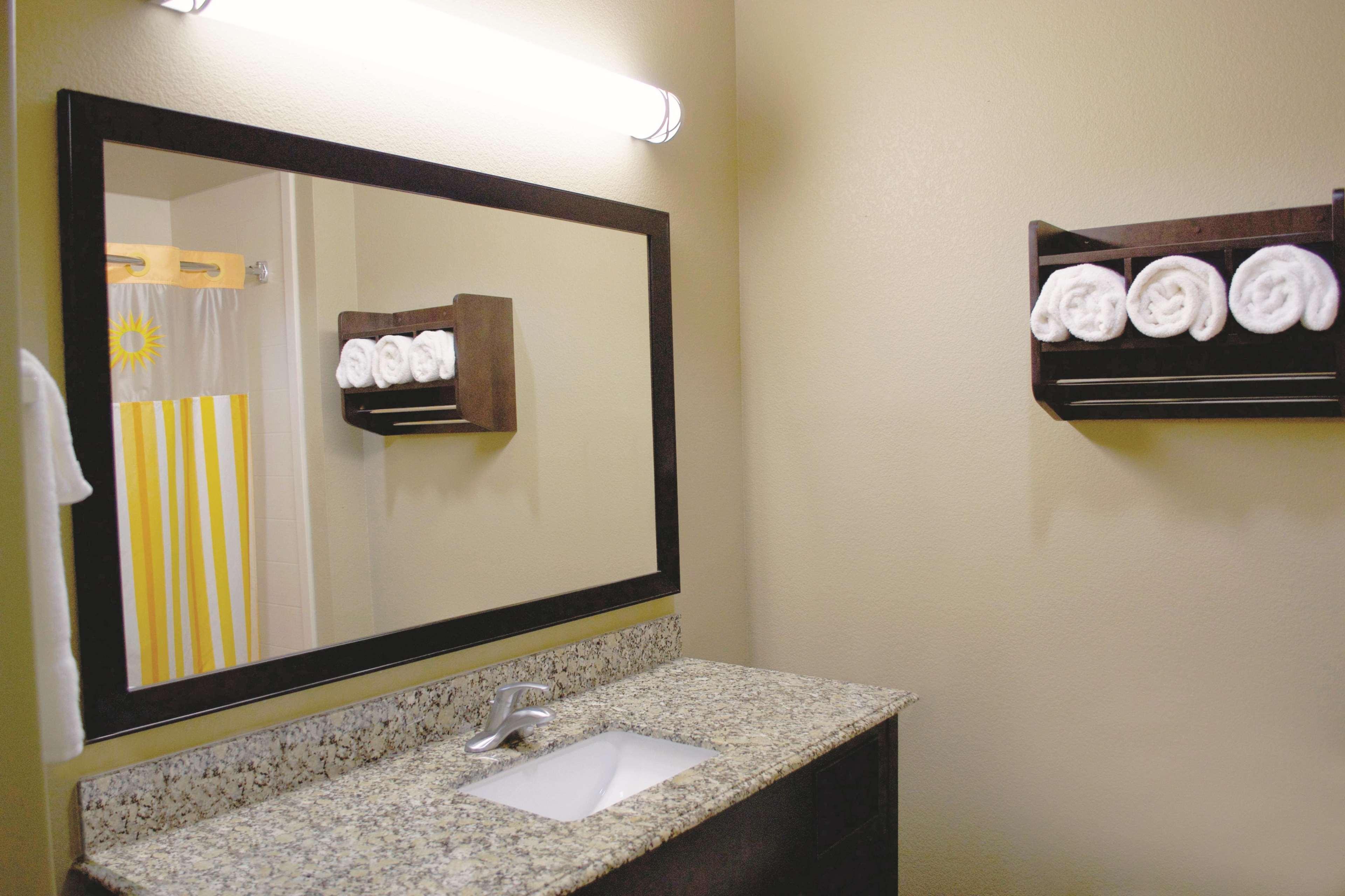 La Quinta By Wyndham Pearsall Bagian luar foto