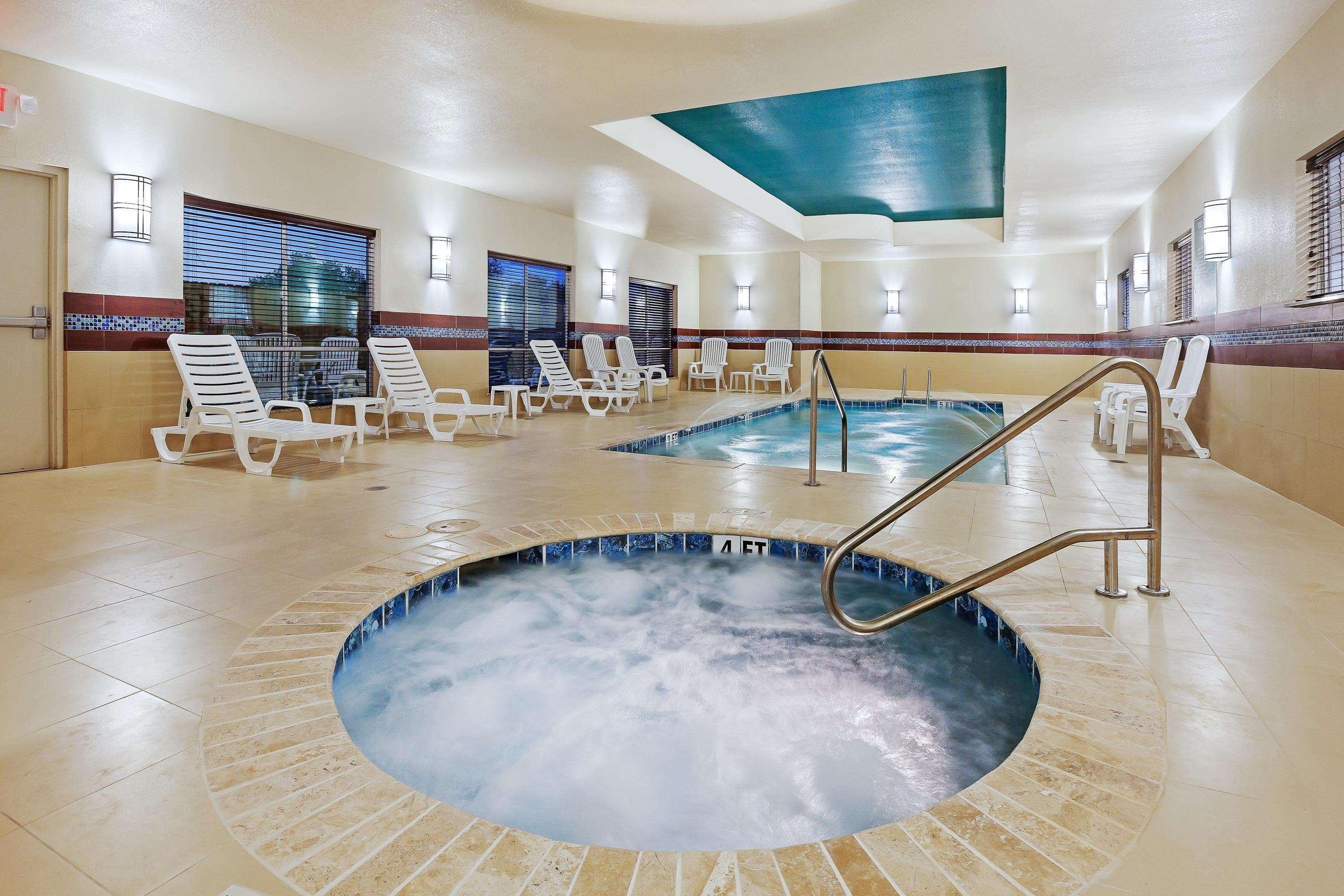 La Quinta By Wyndham Pearsall Bagian luar foto