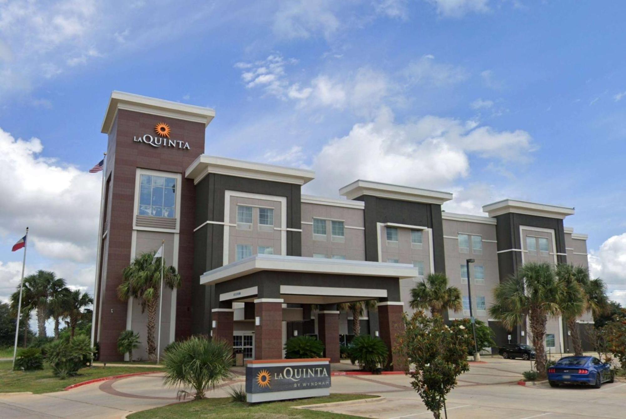 La Quinta By Wyndham Pearsall Bagian luar foto