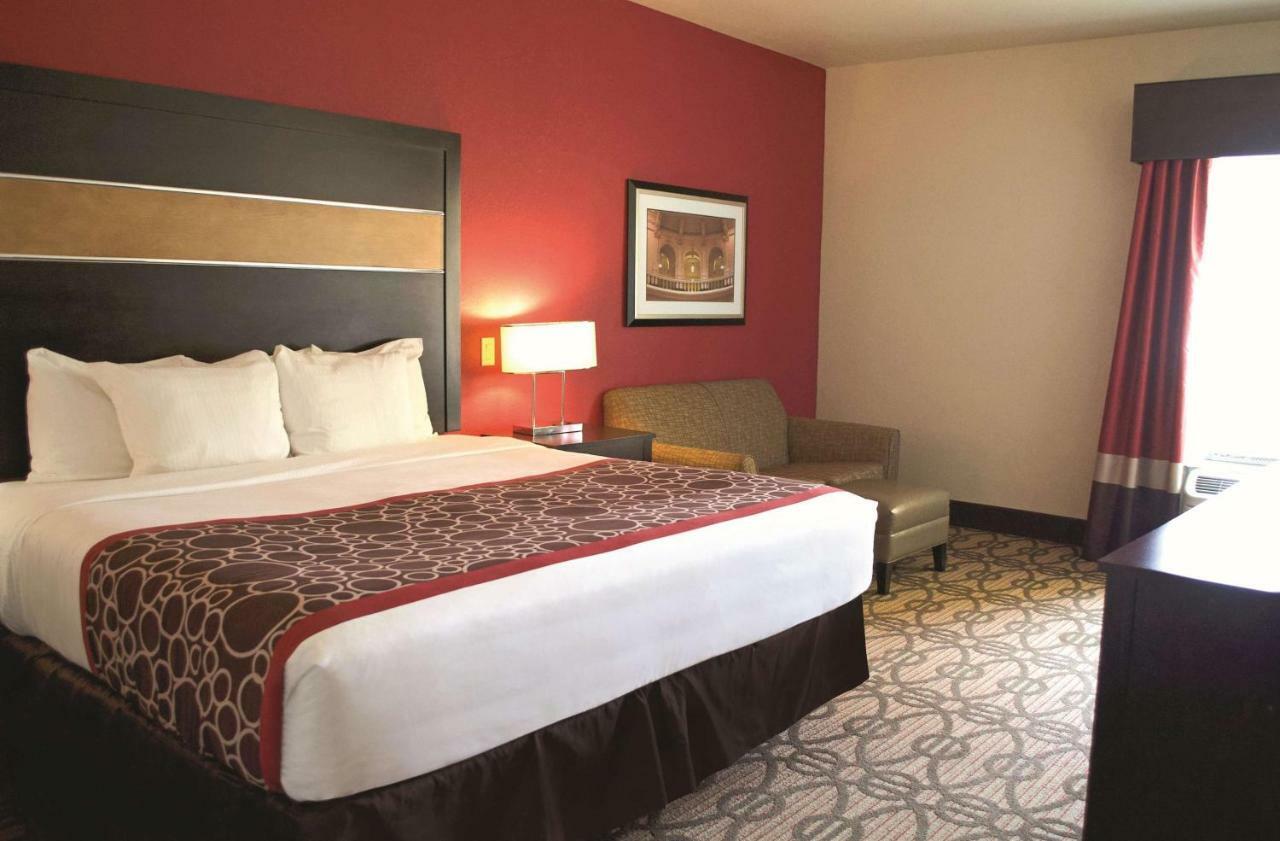 La Quinta By Wyndham Pearsall Bagian luar foto