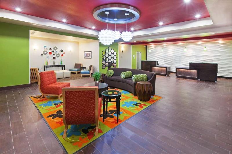 La Quinta By Wyndham Pearsall Bagian luar foto
