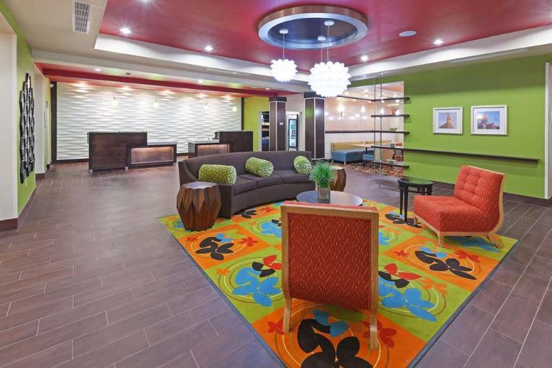 La Quinta By Wyndham Pearsall Bagian luar foto