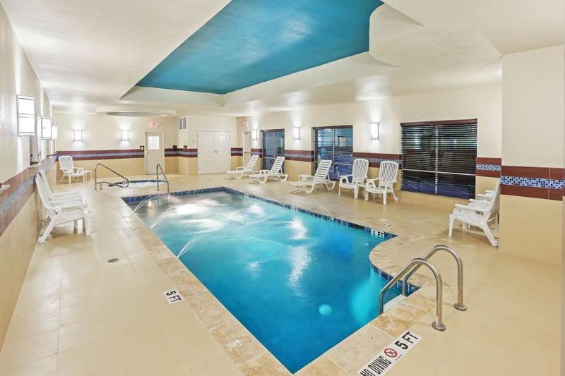 La Quinta By Wyndham Pearsall Bagian luar foto