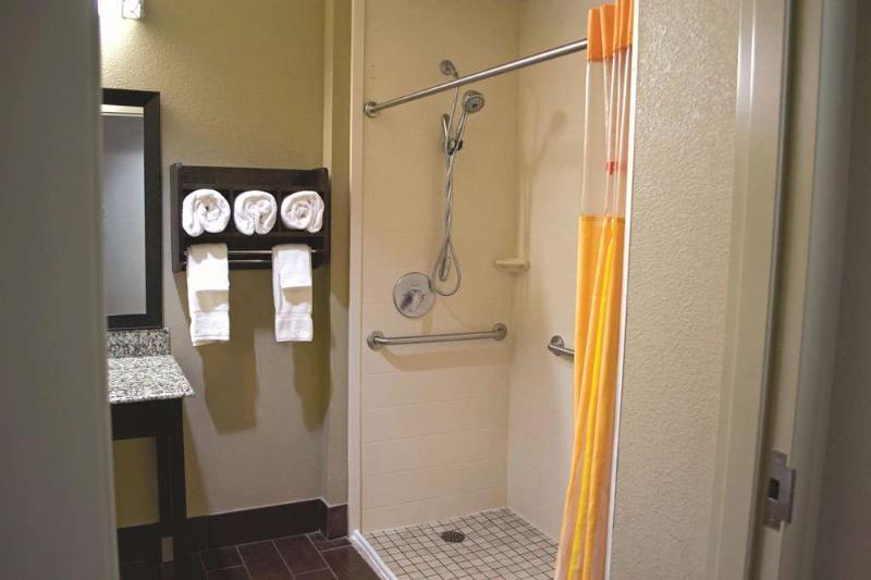 La Quinta By Wyndham Pearsall Bagian luar foto