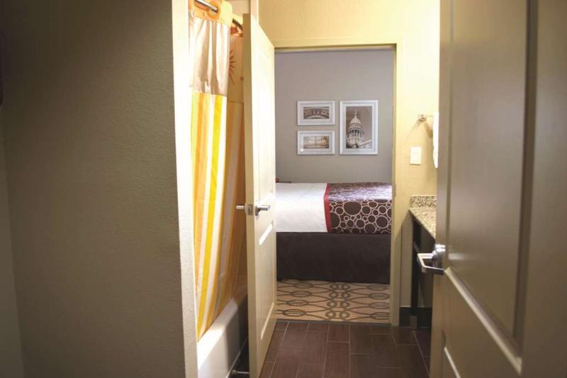 La Quinta By Wyndham Pearsall Bagian luar foto