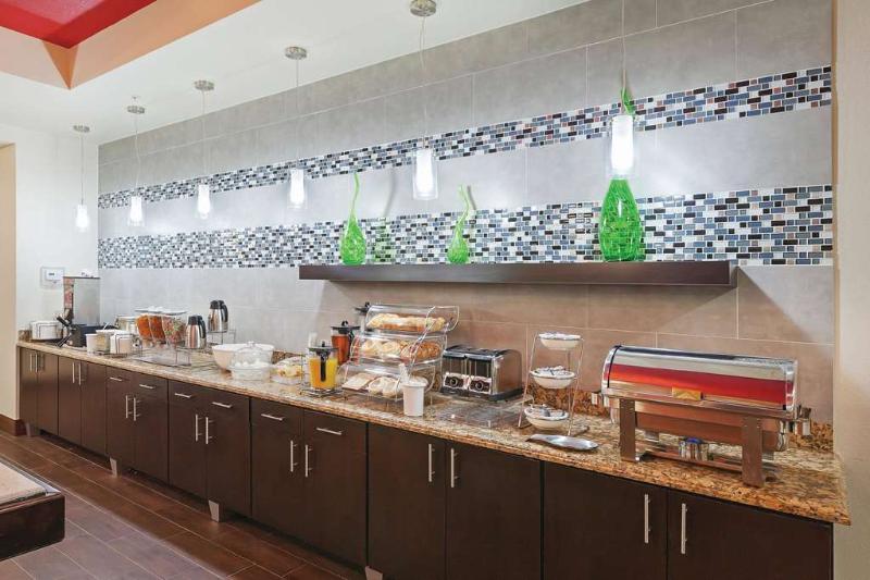 La Quinta By Wyndham Pearsall Bagian luar foto